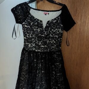 CHI CHI LONDON FIT & FLARE BLACK AND TAN LACE DRESS SIZE 6